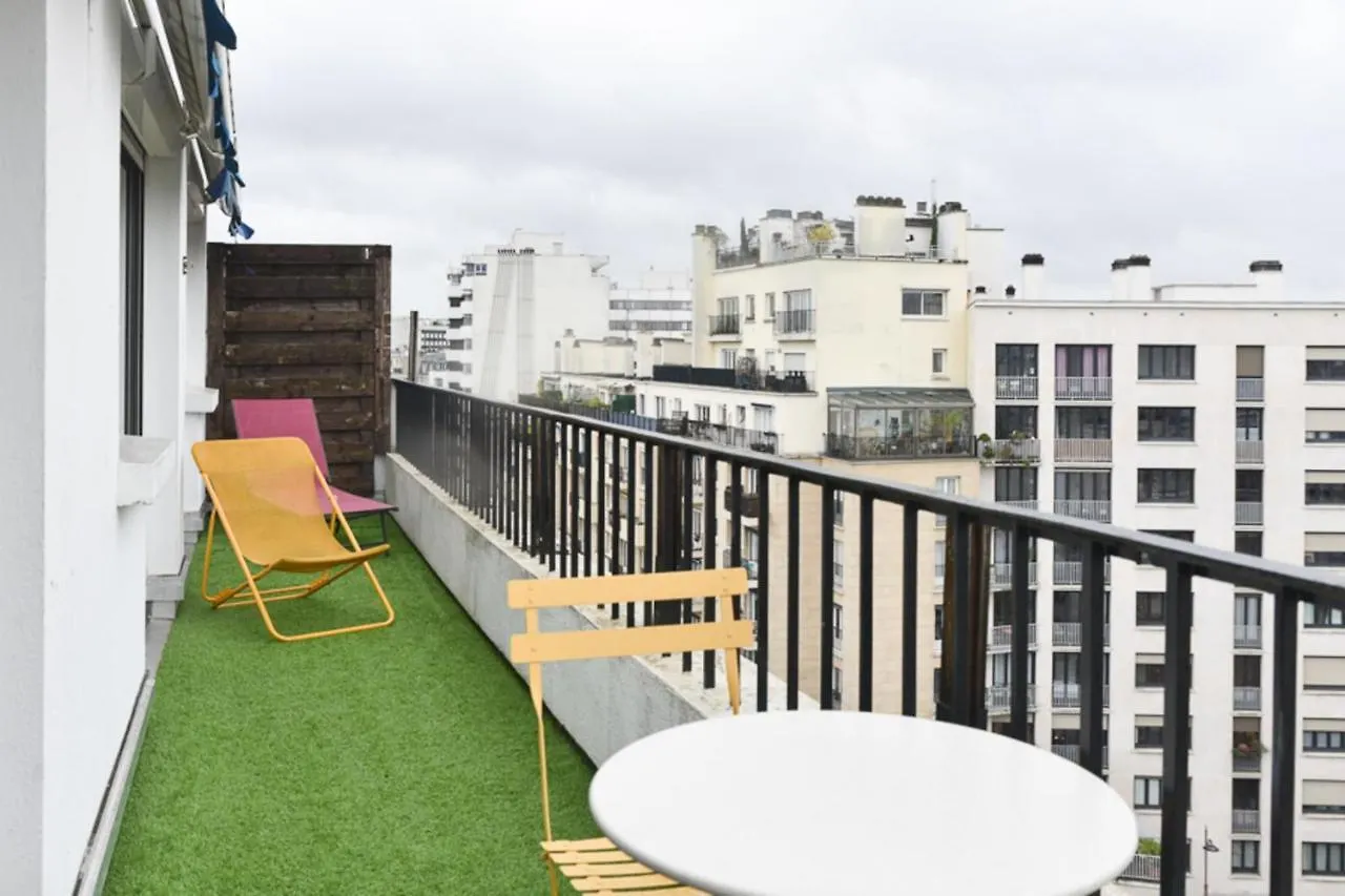 Apartament 50 M Unoverlooked Nest With Eiffel Tower View *