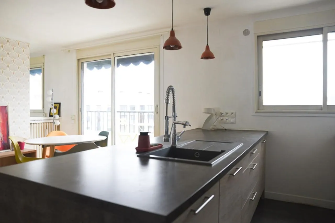 Apartament 50 M Unoverlooked Nest With Eiffel Tower View Paryż