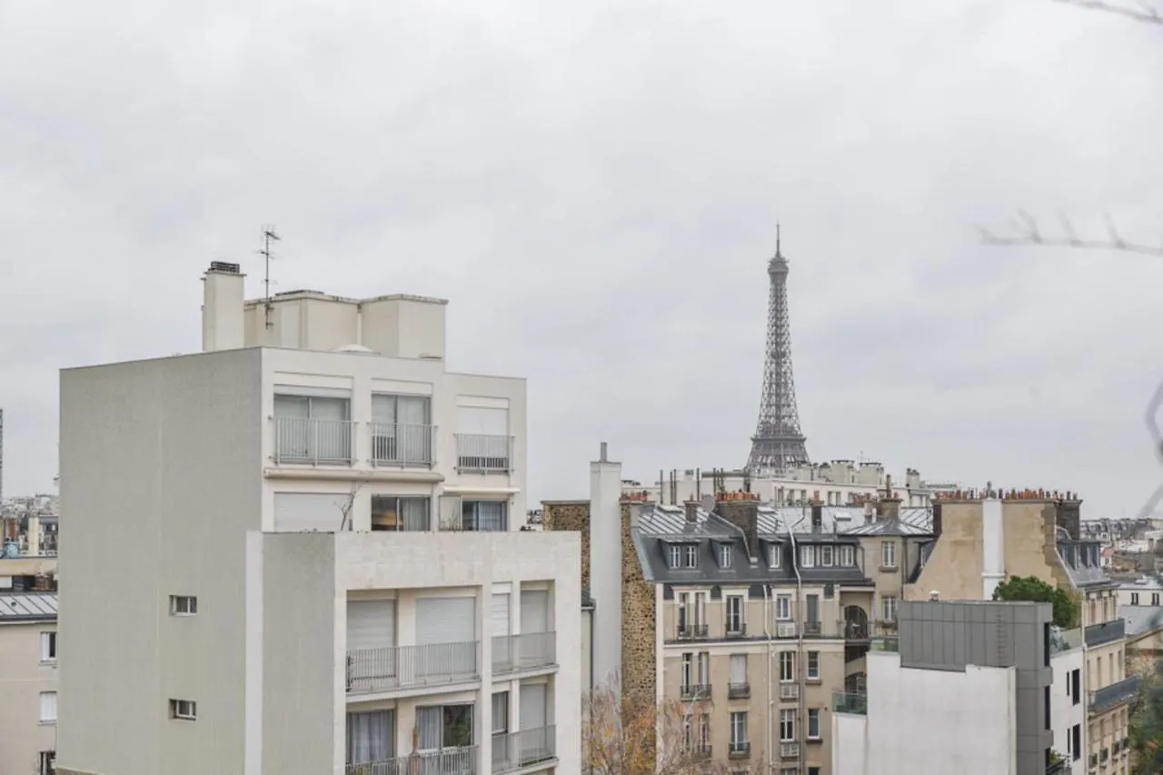50 M Unoverlooked Nest With Eiffel Tower View